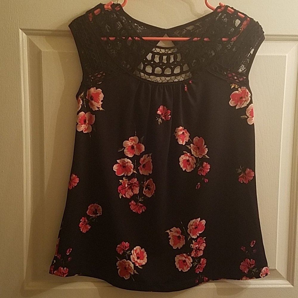 Maurices NWT Black and Red Blousey Floral Sleeveless Top